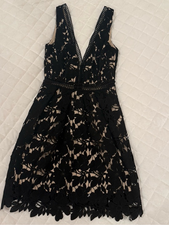 Romeo & Juliet Couture Dresses & Skirts - Romeo & Juliet Couture Black & Nude Crochet Floral Lace Dress Size - Size Small